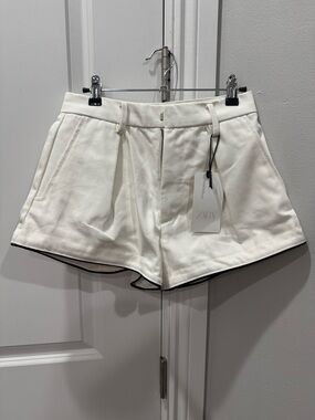 Zara White High-Waist Pleated Shorts with Black Trim